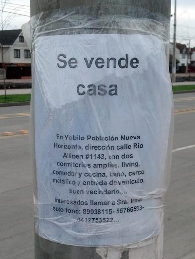 Aviso de venta de casa en poste alumbrado público.