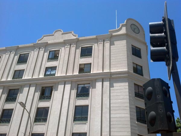 Oficina en arriendo frente a plaza de armas de Concepción